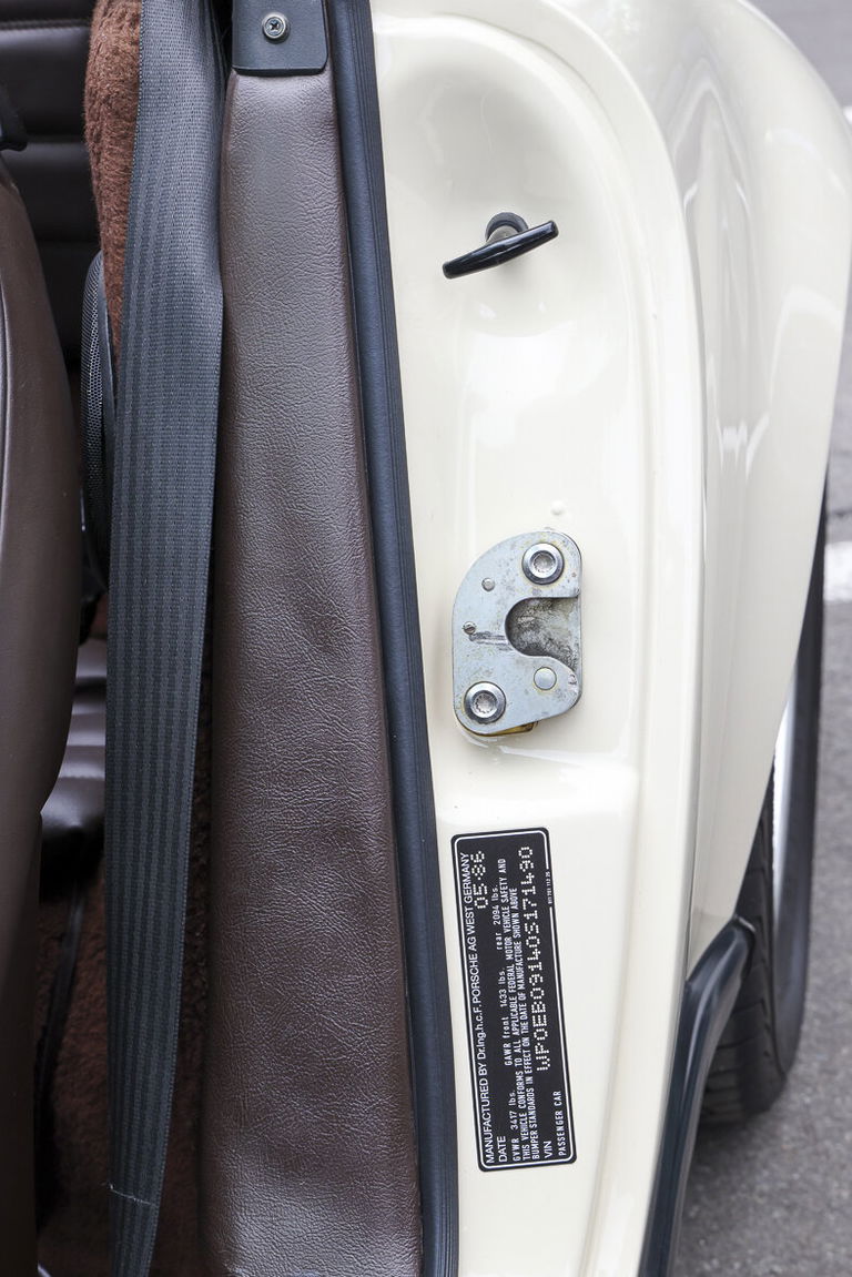 Porsche 911 Carrera 3.2 (US)