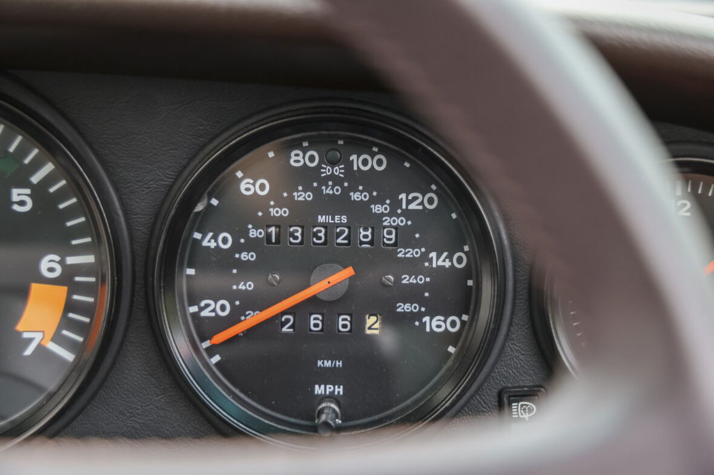 Porsche 911 Carrera 3.2 (US)