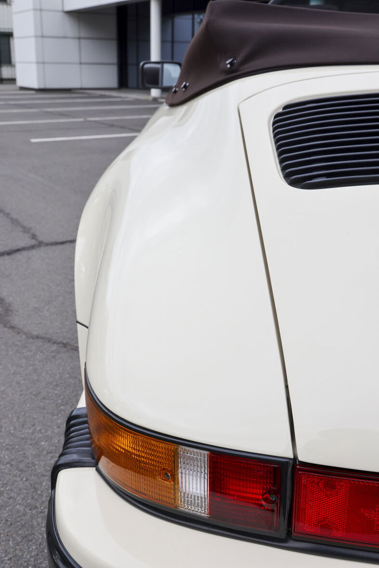 Porsche 911 Carrera 3.2 (US)