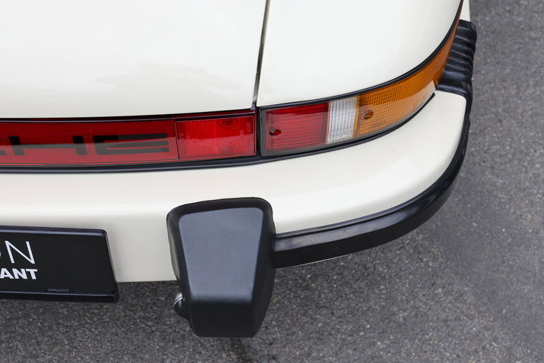 Porsche 911 Carrera 3.2 (US)