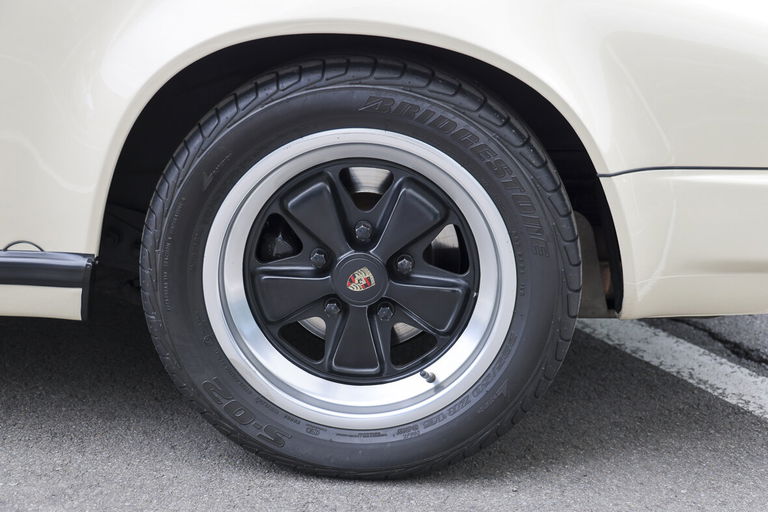 Porsche 911 Carrera 3.2 (US)