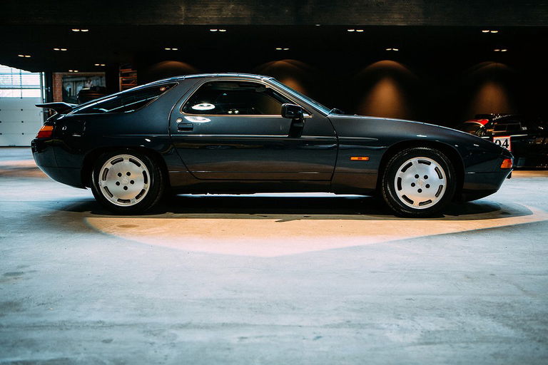 Porsche 928 S4
