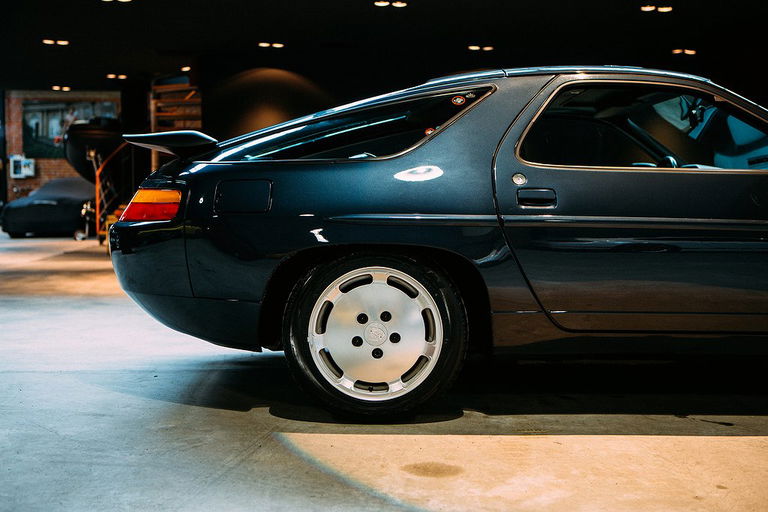 Porsche 928 S4