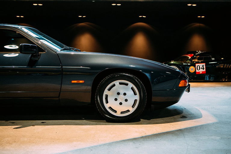Porsche 928 S4