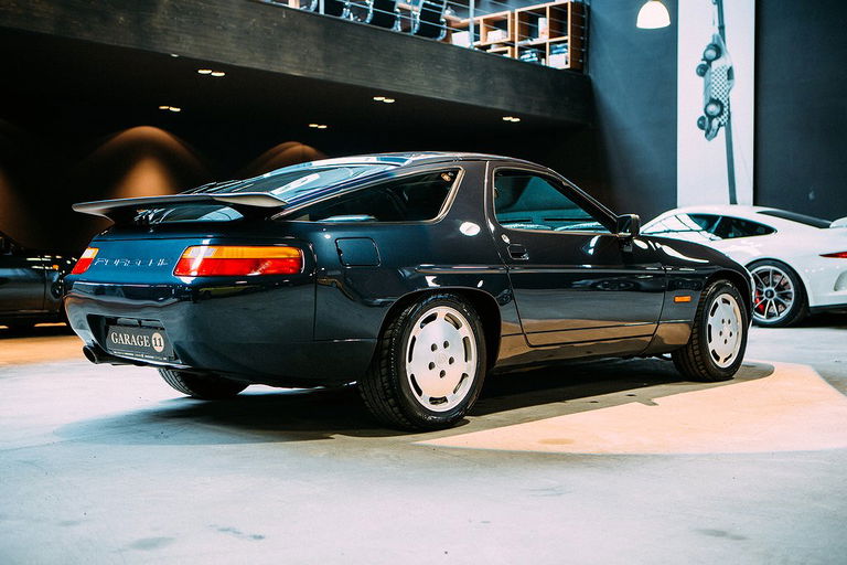 Porsche 928 S4