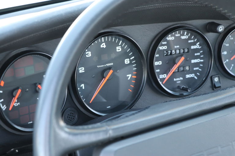 Porsche 964 Carrera 4