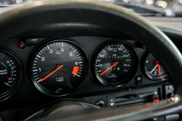 Porsche 911 Carrera 3.2 (KAT)