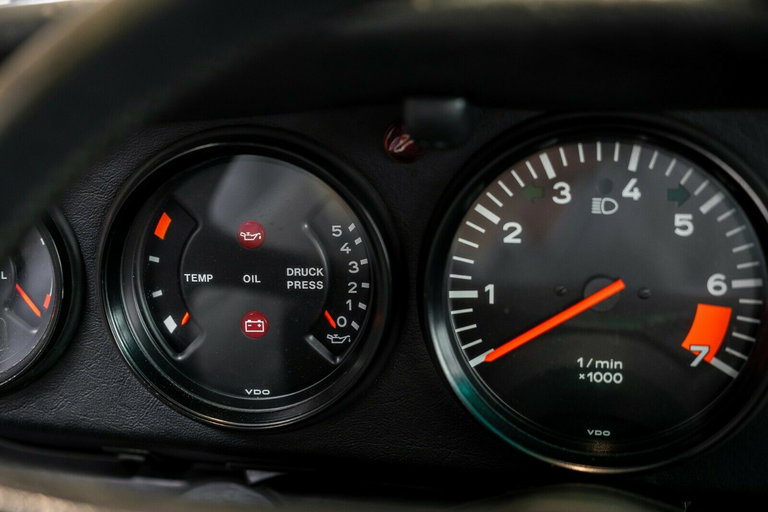 Porsche 911 Carrera 3.2 (KAT)