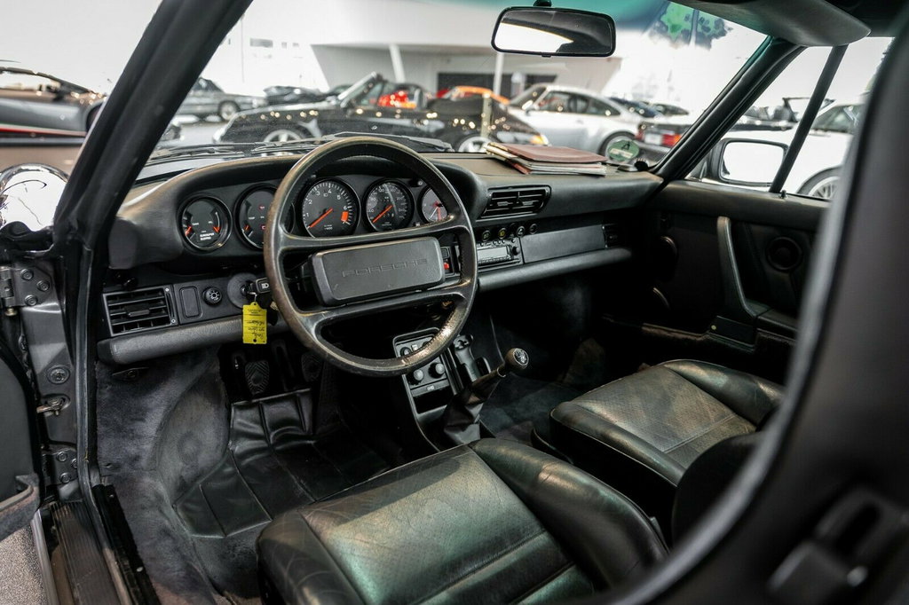 Porsche 911 Carrera 3.2 (KAT)