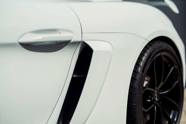 Porsche 718 Cayman GT4