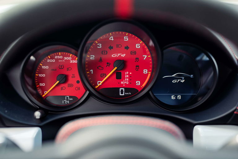 Porsche 718 Cayman GT4