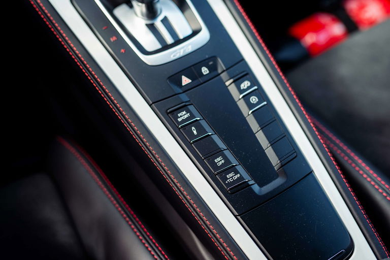 Porsche 718 Cayman GT4