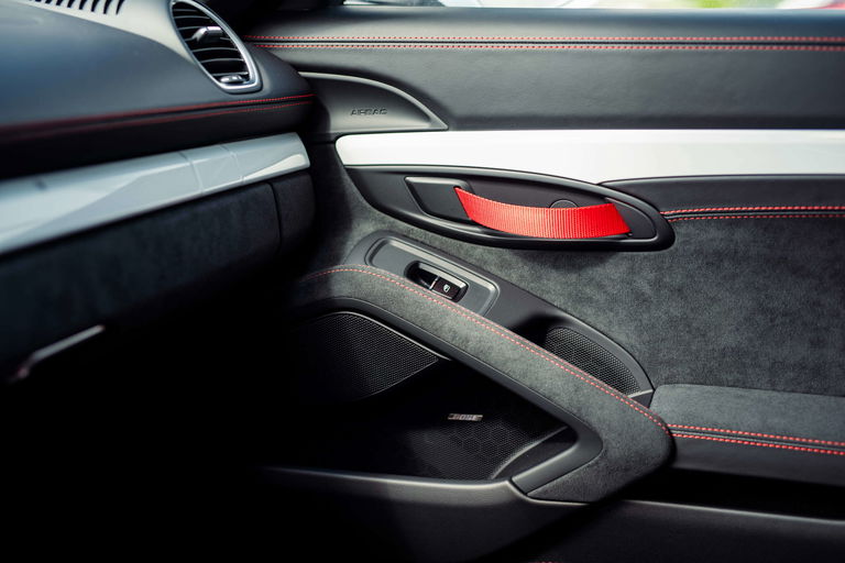 Porsche 718 Cayman GT4