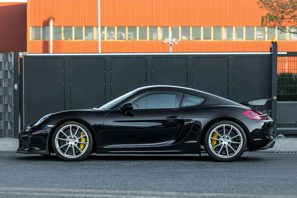 Porsche 981 Cayman GT4