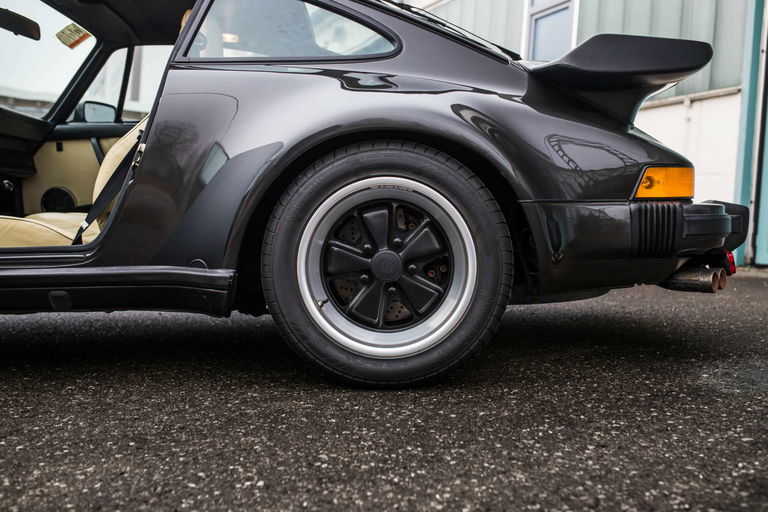 Porsche 911 Turbo 3.3