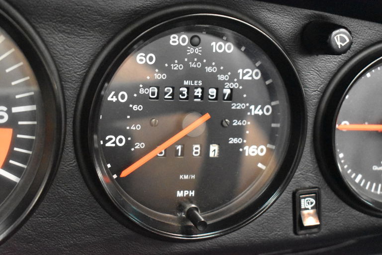 Porsche 911 Carrera 3.2 (US)