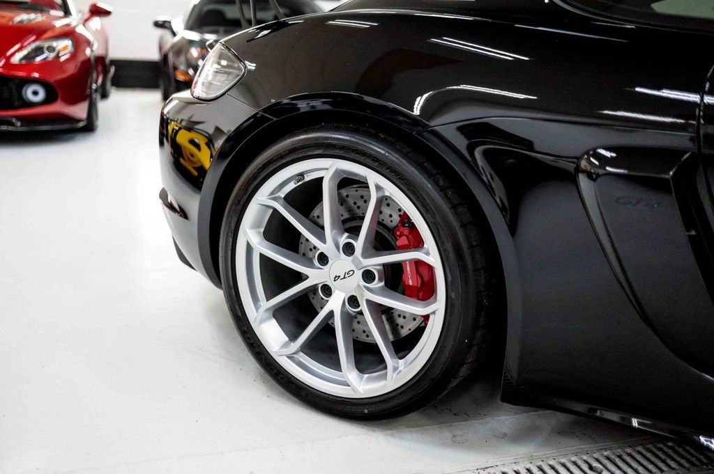 Porsche 718 Cayman GT4