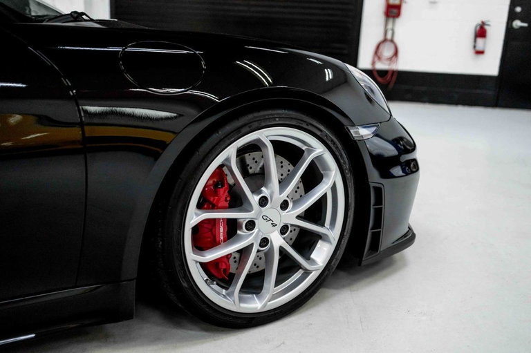 Porsche 718 Cayman GT4