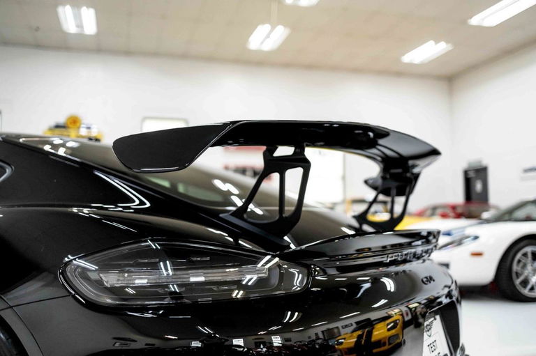 Porsche 718 Cayman GT4