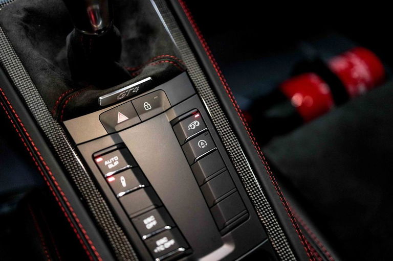 Porsche 718 Cayman GT4