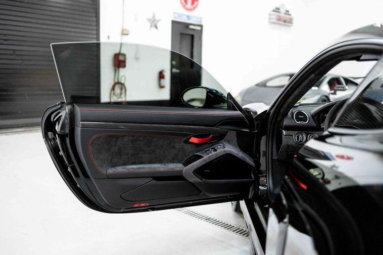 Porsche 718 Cayman GT4