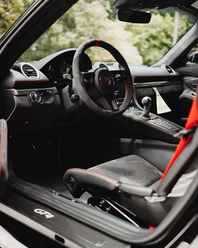 Porsche 718 Cayman GT4