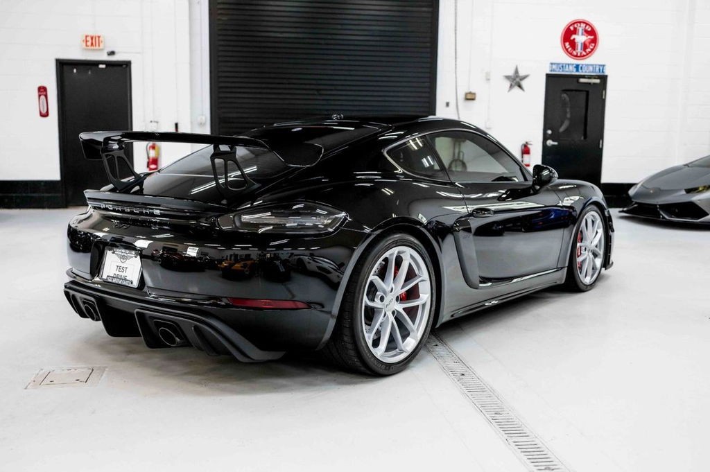 Porsche 718 Cayman GT4