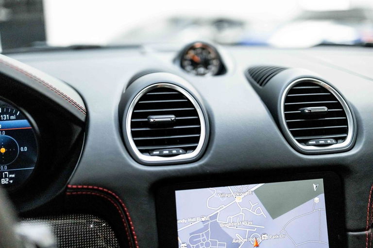 Porsche 718 Cayman GT4