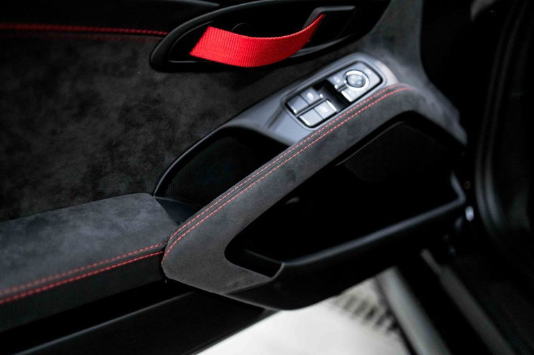 Porsche 718 Cayman GT4