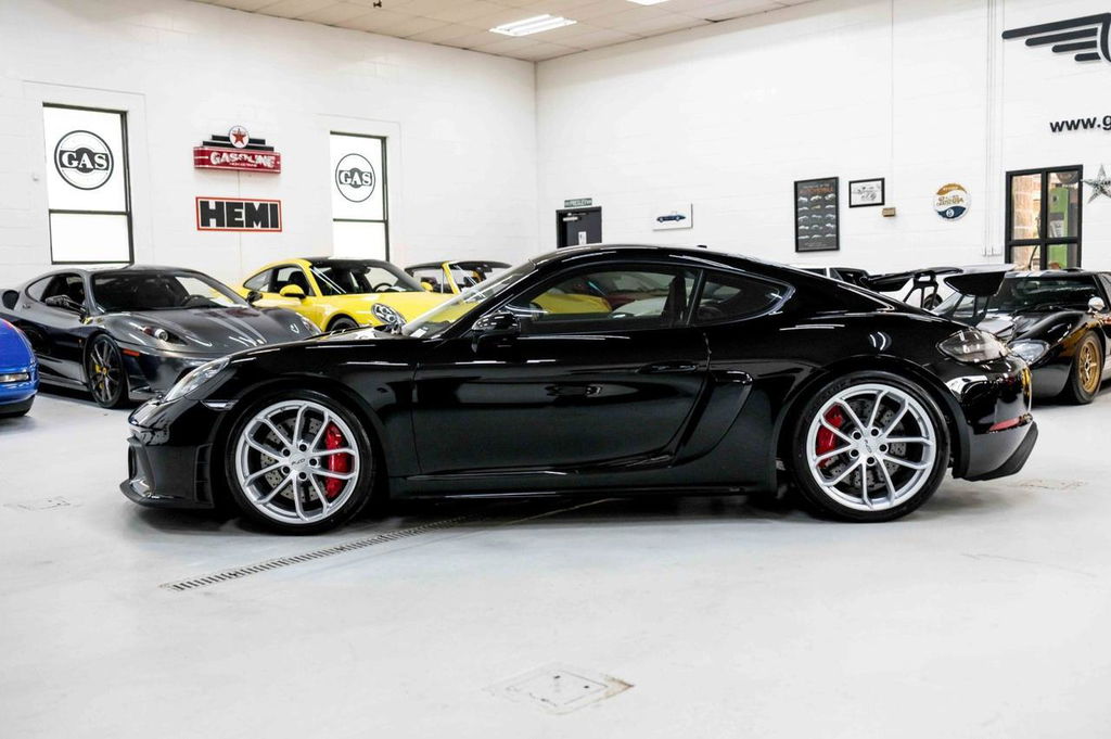 Porsche 718 Cayman GT4