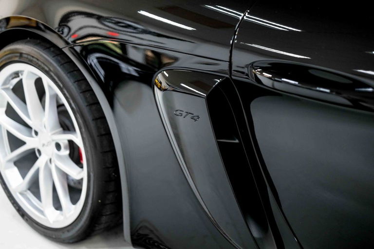 Porsche 718 Cayman GT4