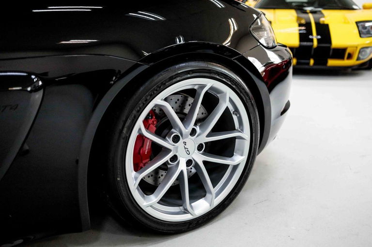 Porsche 718 Cayman GT4