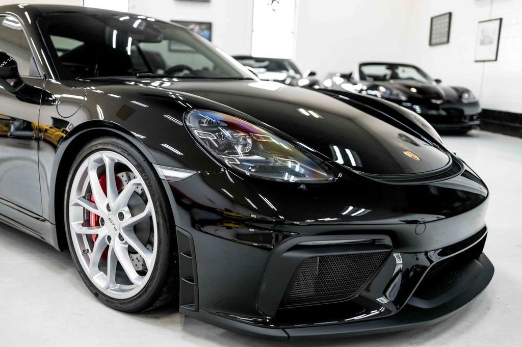 Porsche 718 Cayman GT4