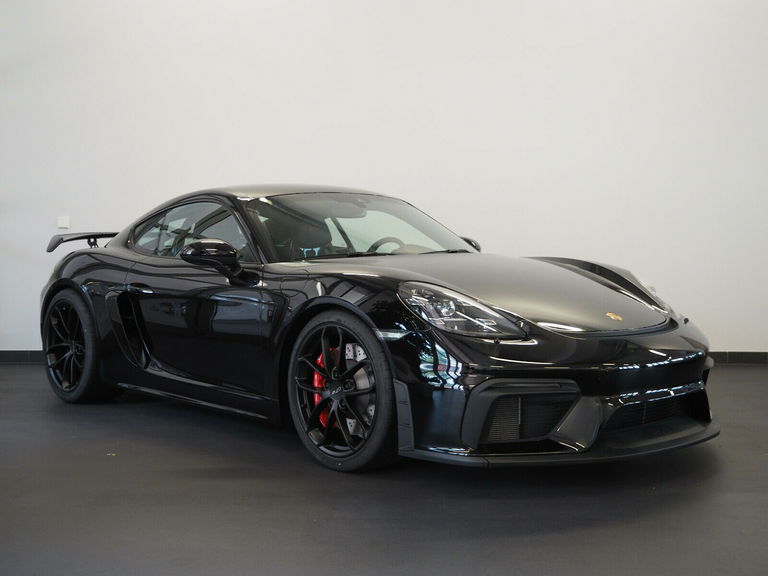 Porsche 718 Cayman GT4