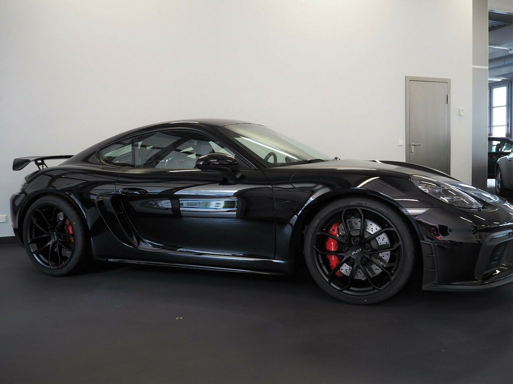 Porsche 718 Cayman GT4