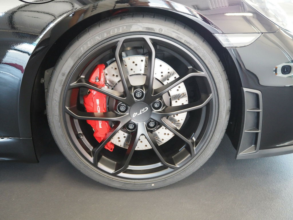 Porsche 718 Cayman GT4