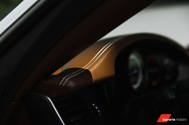 Porsche 992 Carrera 4