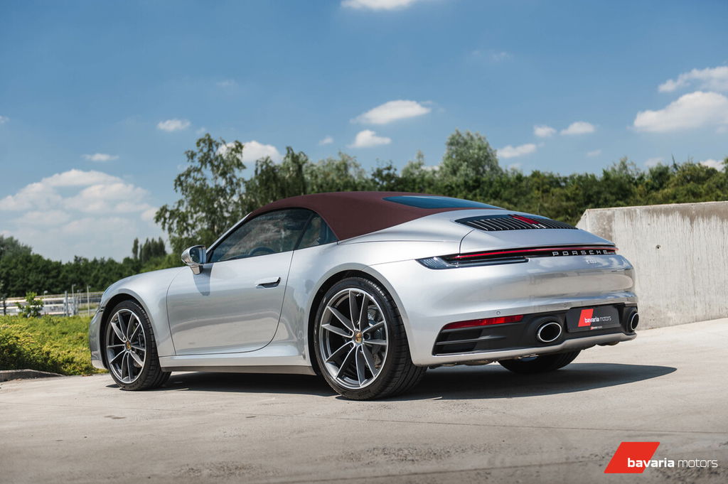 Porsche 992 Carrera 4