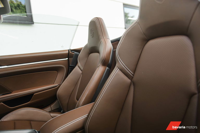 Porsche 992 Carrera 4