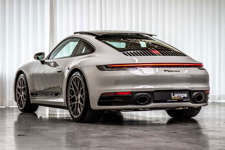 Porsche 992 Carrera