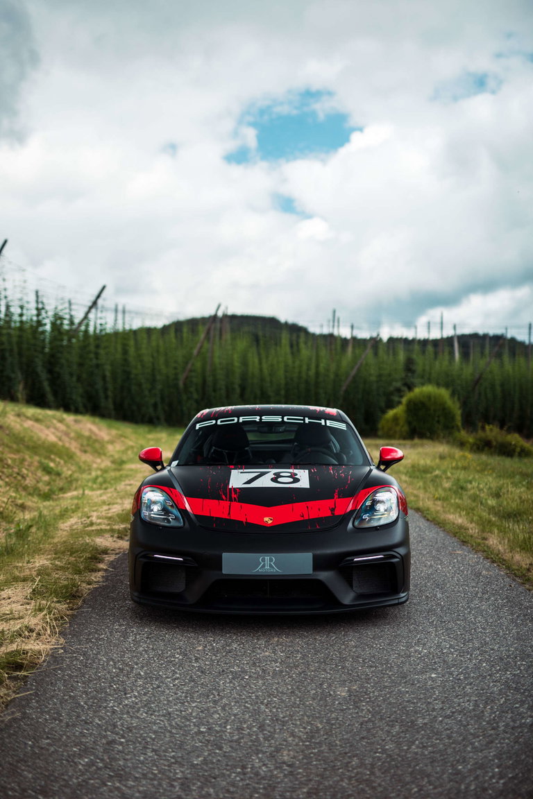 Porsche 718 Cayman GT4