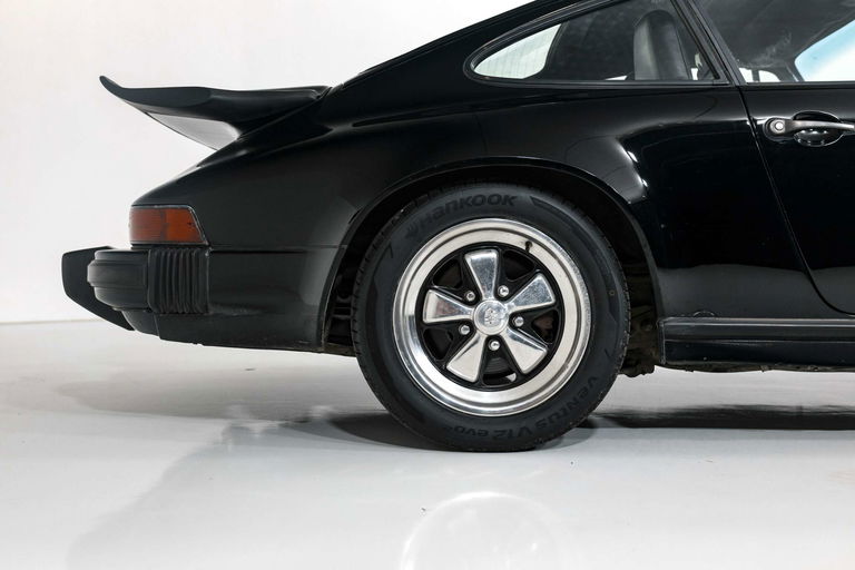Porsche 911 Carrera 3.2 (US)