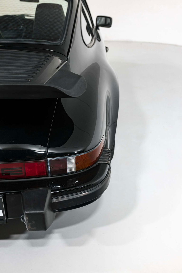 Porsche 911 Carrera 3.2 (US)