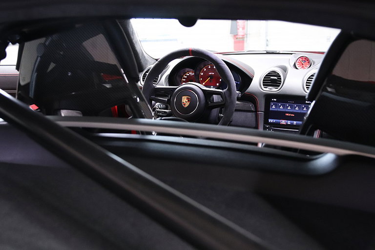 Porsche 718 Cayman GT4