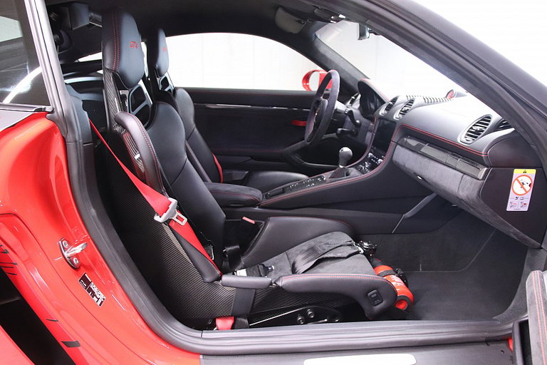 Porsche 718 Cayman GT4