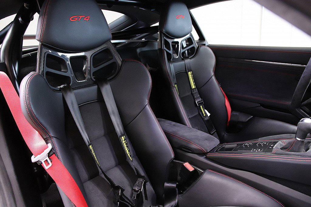 Porsche 718 Cayman GT4