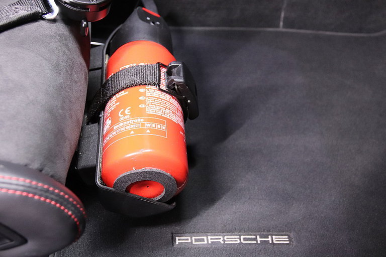 Porsche 718 Cayman GT4