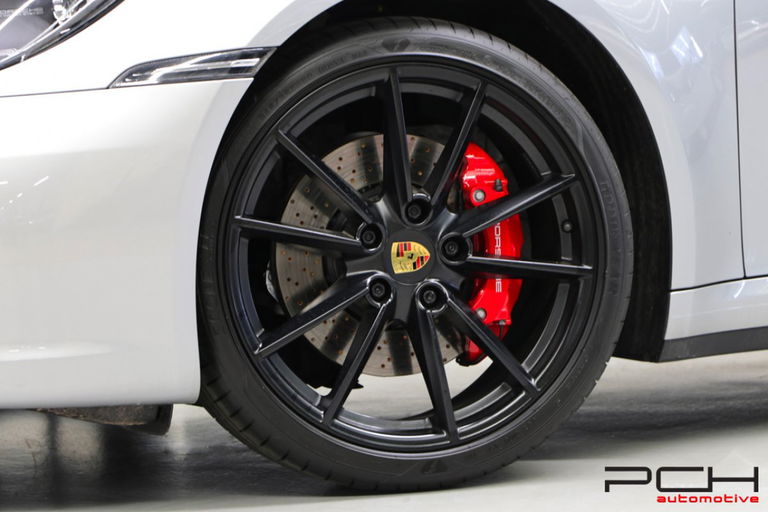 Porsche 992 Carrera 4S