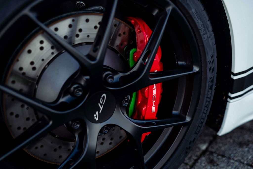 Porsche 718 Cayman GT4