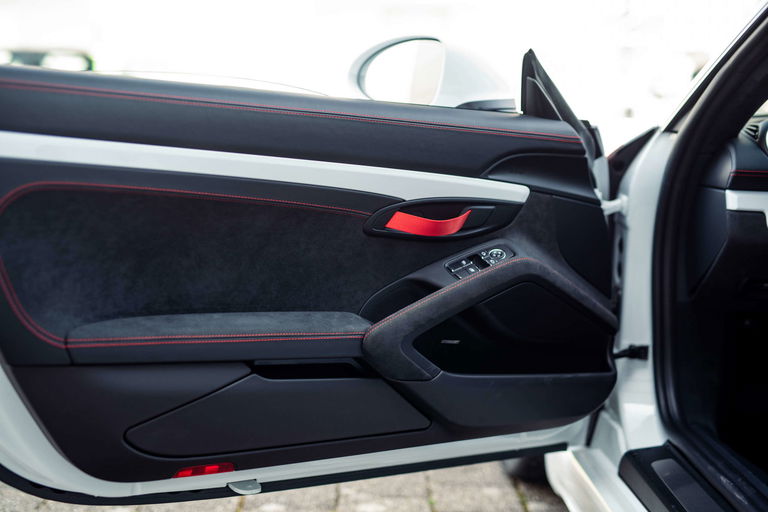 Porsche 718 Cayman GT4